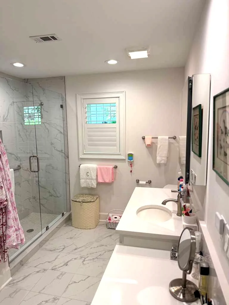 White kitchen backsplash installation in Jacksonville